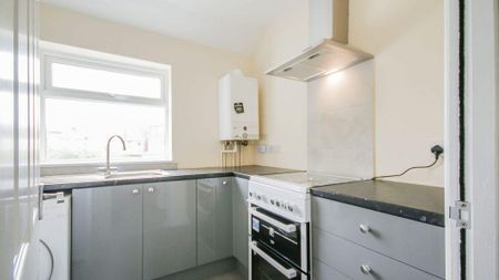 2 bedroom terraced house to rent - Photo 4