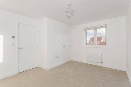 4 bedroom detached house to rent - Photo 4