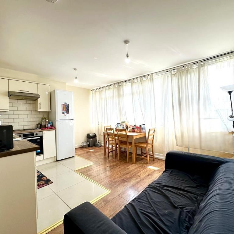 4 bedroom flat to rent - Photo 1