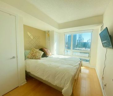 Furnished 1 Bedroom + Den Condo at Front St & Spadina - Photo 2