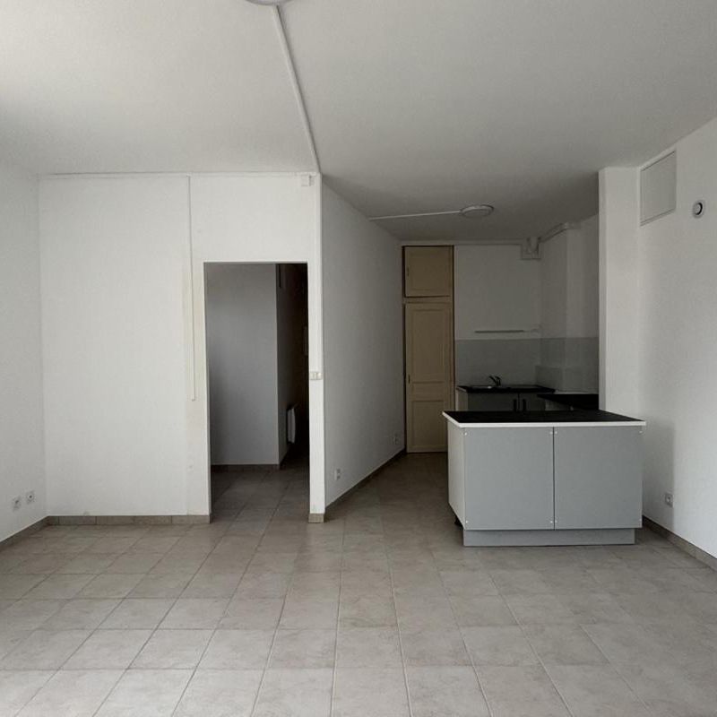 Location Appartement 3 pièces 80m² CHATELLERAULT 86100 - Photo 1