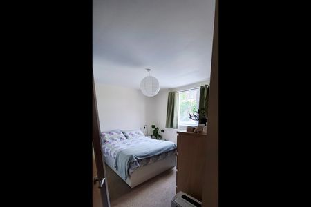 2 Bed Flat, Redland, BS6 - Photo 2