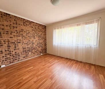 Bright & Spacious 3-Bedroom Townhouse in Prime Location - Photo 3