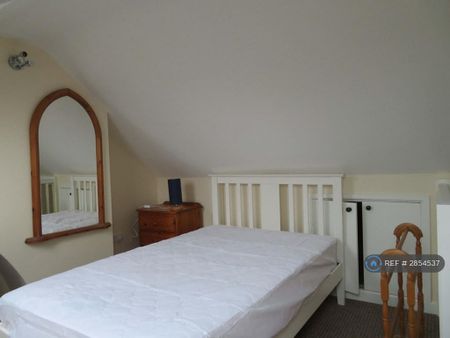 1 bedroom in a house share to rent - Photo 3