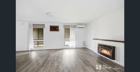 Charming 3-Bedroom Home in Central Melton - Photo 4