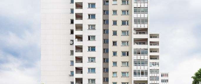 Einziehen und Wohlf&uuml;hlen: Schicke 1,5-Zimmer-Wohnung mit Balkon sucht Sie! - Foto 1