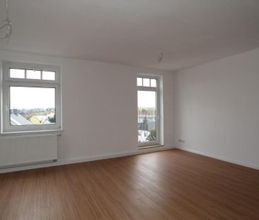 Schöne Wohnung mit großem Wohnzimmer... Bad mit Wanne und Dusche... - Photo 1