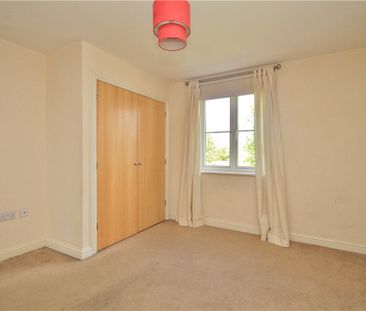 Tudor Way, Knaphill, Woking, Surrey, GU21 2UB - Photo 3