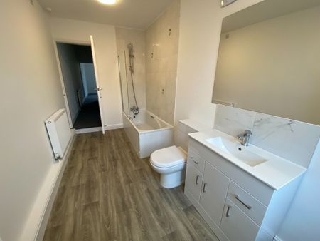 2 Bed Terraced House, Wilford Crescent East, NG2 - Photo 5