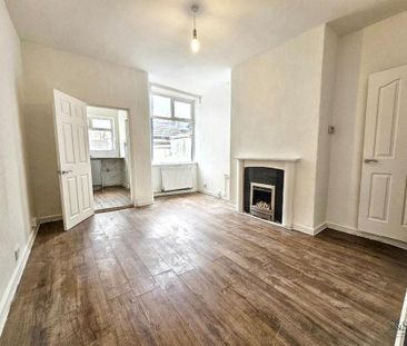 2 bedroom semi-detached house to rent - Photo 2