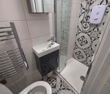 Studio Flat, Taunton Road, SE12 - Photo 3