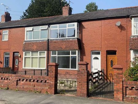 Dogford Road, Royton, OL2 - Photo 4