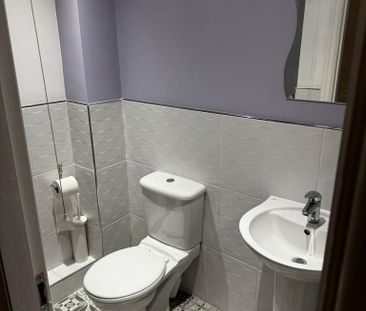 1 bedroom in a house share to rent - Photo 6