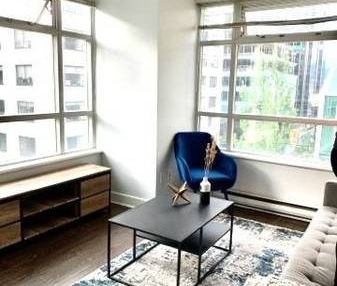 ☺☻☺ Furnished Corner Unit in a Prime Downtown Location - Photo 1