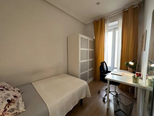 Calle de Bailén, Madrid, Community of Madrid 28005 - Photo 1