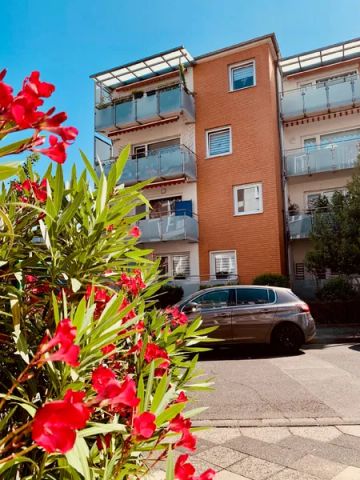 Stilvolle 2-Zimmer-Wohnung mit 2 Balkonen und Doppelstellplatz in Bestlage von Düsseldorf-Oberkassel - Photo 3