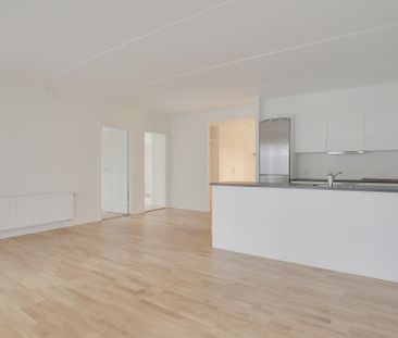 ATTRAKTIV 4-VÆRELSES LEJLIGHED PÅ ETERNITTEN<br> - Photo 2