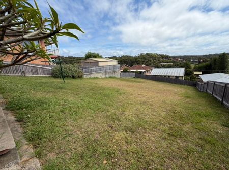 Coastal Living - Spacious Family Home Just Minutes from the Beach - Photo 5