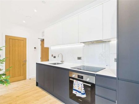 Station Road, Redhill, Surrey, RH1 - Photo 2