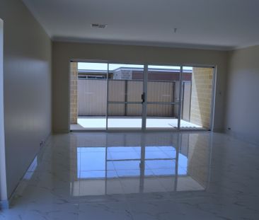 52 Villatella Gardens, Piara Waters, WA 6112 - Photo 6