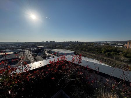 3 bedroom apartment to rent - Photo 4