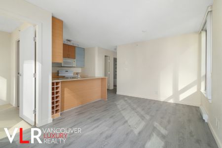 Condo in Downtown Vancouver, BC - Photo 3