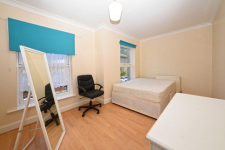 6 bedroom terraced house to rent - Photo 2