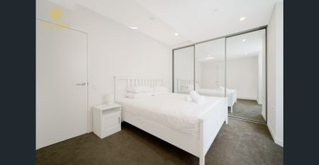 Modern 2-Bedroom Apartment in Vibrant Marrickville Location - Photo 3