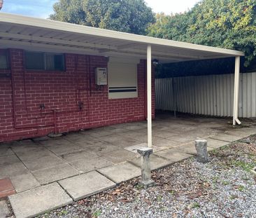Very Tidy 3x1 with large shed to rear - Photo 6