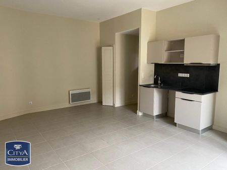 Location Appartement 2 pièces 48m² FONTENAY LE COMTE 85200 - Photo 5