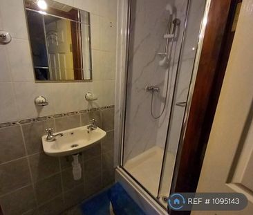 2 bedroom end of terrace house to rent - Photo 1