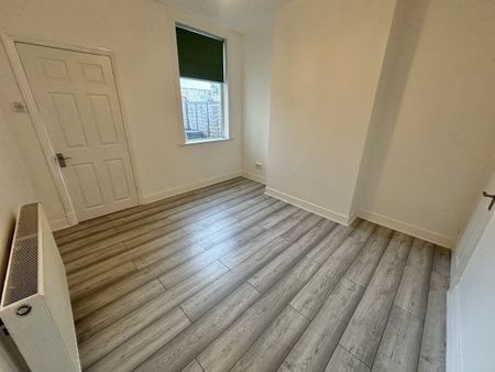 Glengate, Wigston, LE18 - Photo 2