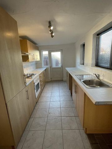 3 bedroom semi-detached house to rent - Photo 5