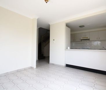 IMMACULATE 3 BEDROOM DUPLEX IN QUIET LOCATION - Photo 6