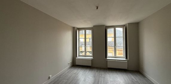 STUDIO 35 M² - HYPER CENTRE-VILLE - Photo 2