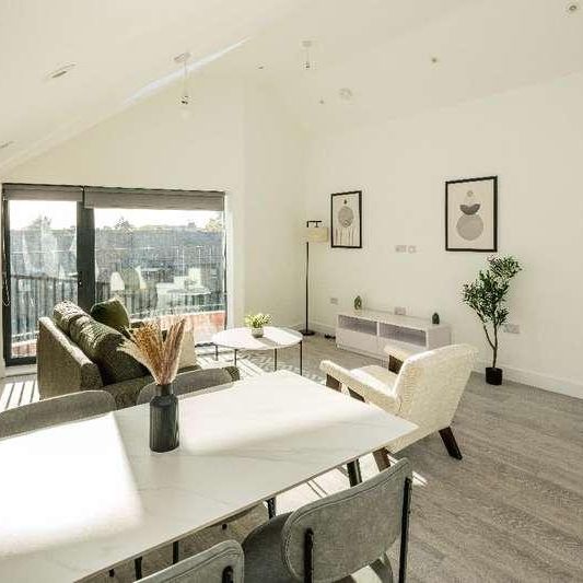 Cuckoo Hall Lane, London, N9 - Photo 1