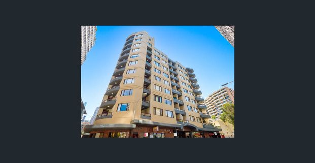 Sub penthouse apartment of space and style - Photo 1