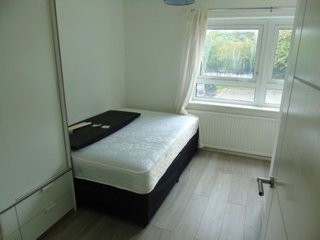 4 bedroom flat to rent - Photo 2