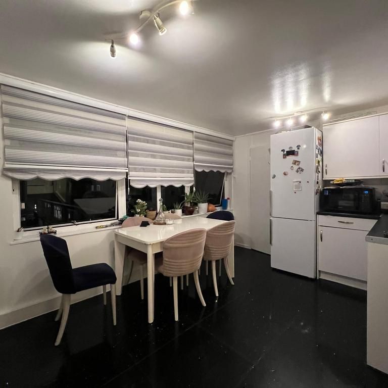 1 bedroom in a flat share to rent - Photo 1