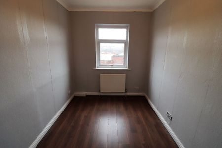 2 Bedroom Mid Terraced House To Rent - Photo 5