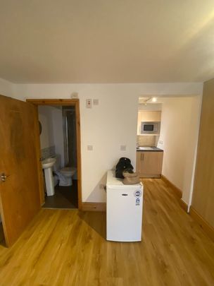 Studio Flat, Berkeley Road, BS7 - Photo 1