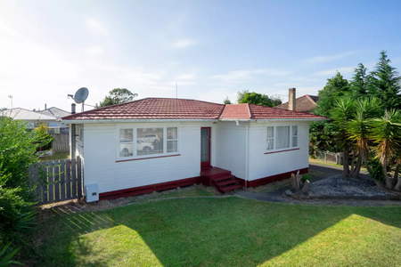 Very tidy, spacious, three bedroom home in a very quiet area of Frankton. - Photo 4