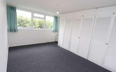 Long Green, Chigwell, IG7 - Photo 3