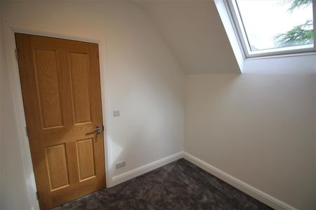 3 bed flat to rent in Wentworth, Bushey, WD23 - Photo 2