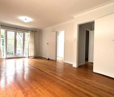 Sunny & Spacious 3-Bedroom Family Home in Glen... - Photo 3