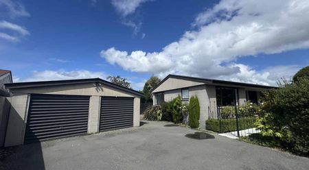 Tidy Three Bedroom Family Home - Photo 4