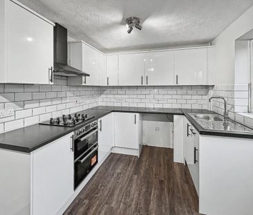 3 bedroom end of terrace house to rent - Photo 6