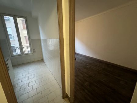 Exclusivité – Location studio au calme, Rue Marceau - Photo 2