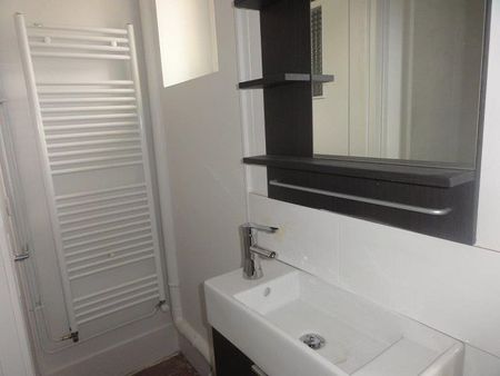 Location Appartement 2 pièces 44m² LE CREUSOT 71200 - Photo 5