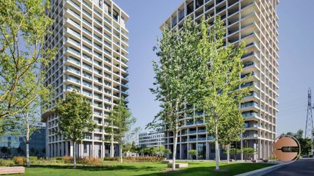 UNIQUE LIFE IN THE METROPOLITANS COMPLEX - Photo 3